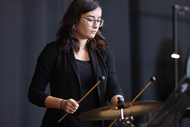 Musikerin am Xylophon